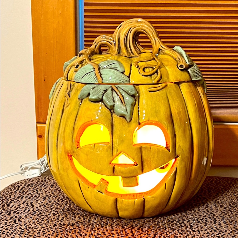 Vintage Halloween 🎃 Ceramic Pumpkin Lantern - Yellow and Green. NWOT